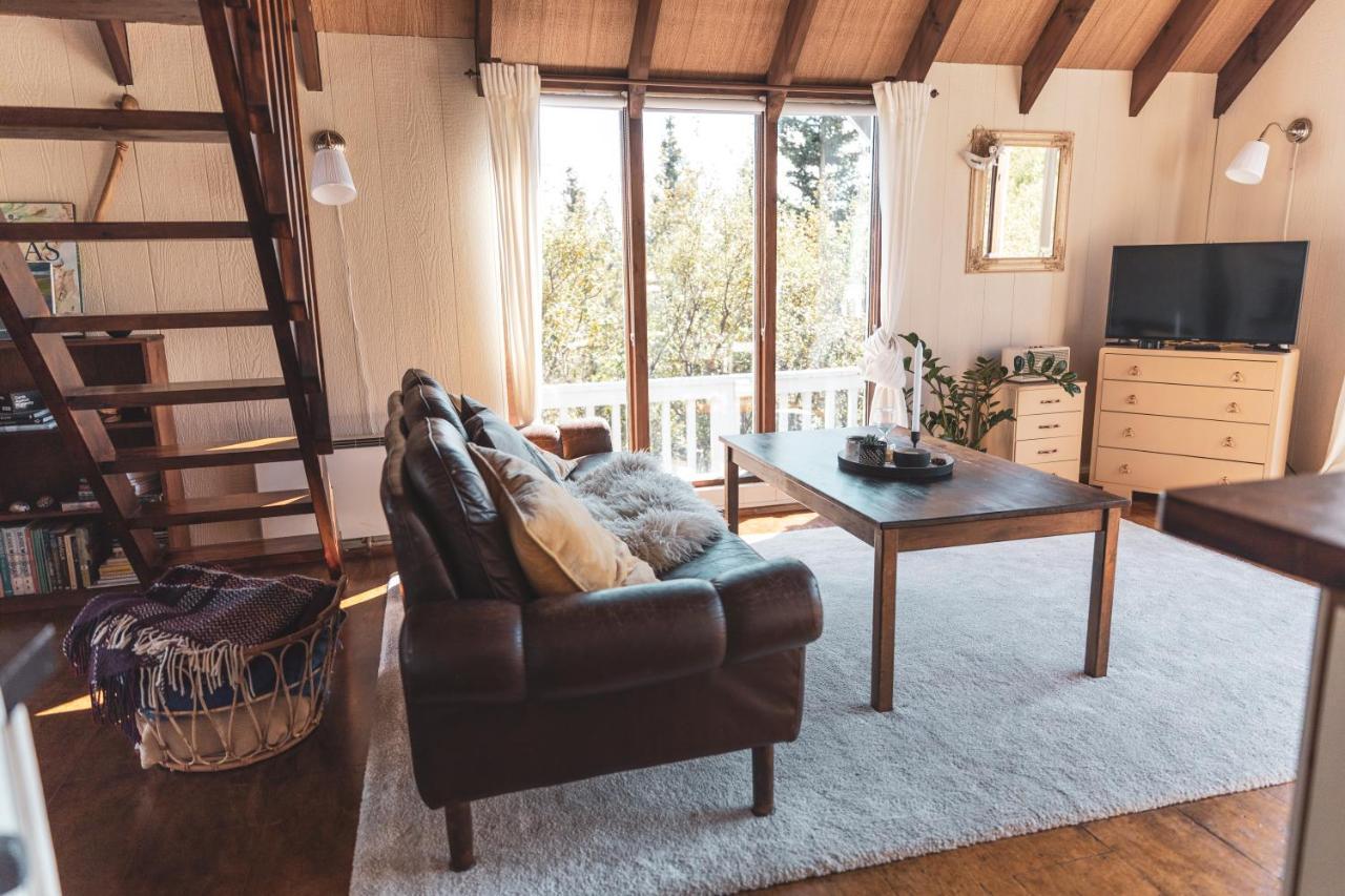 Bjoerk - A Cozy Hilltop Cottage - Great Location! Blaskogabyggd Экстерьер фото